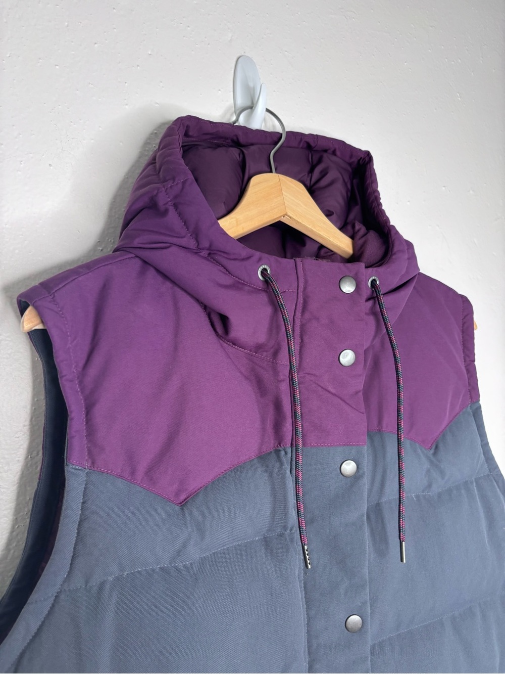 Patagonia Hooded Bivy Down Vest Gray Purple Size XL EUC - Picture 3 of 9